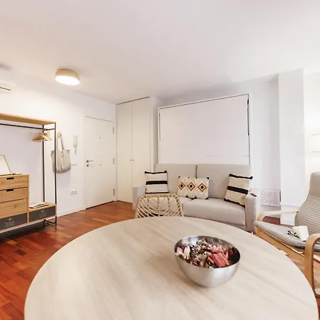 Bravissimo Placa Catalunya Studio, Monthly Жерона
