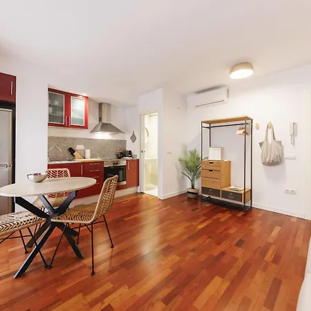 Bravissimo Plaça Catalunya Studio, Monthly * Girona