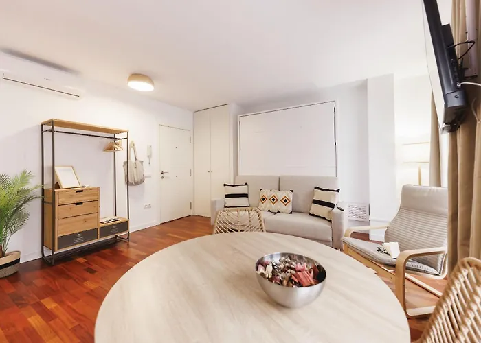 Bravissimo Placa Catalunya Studio, Monthly Жирона