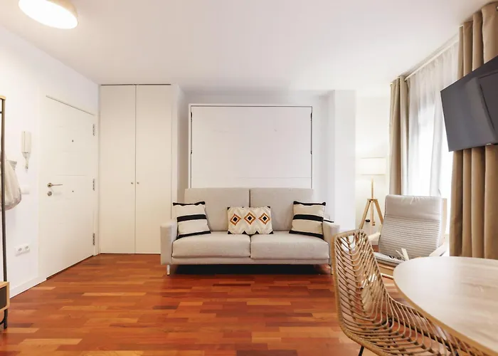 Bravissimo Placa Catalunya Studio, Monthly * 赫罗纳